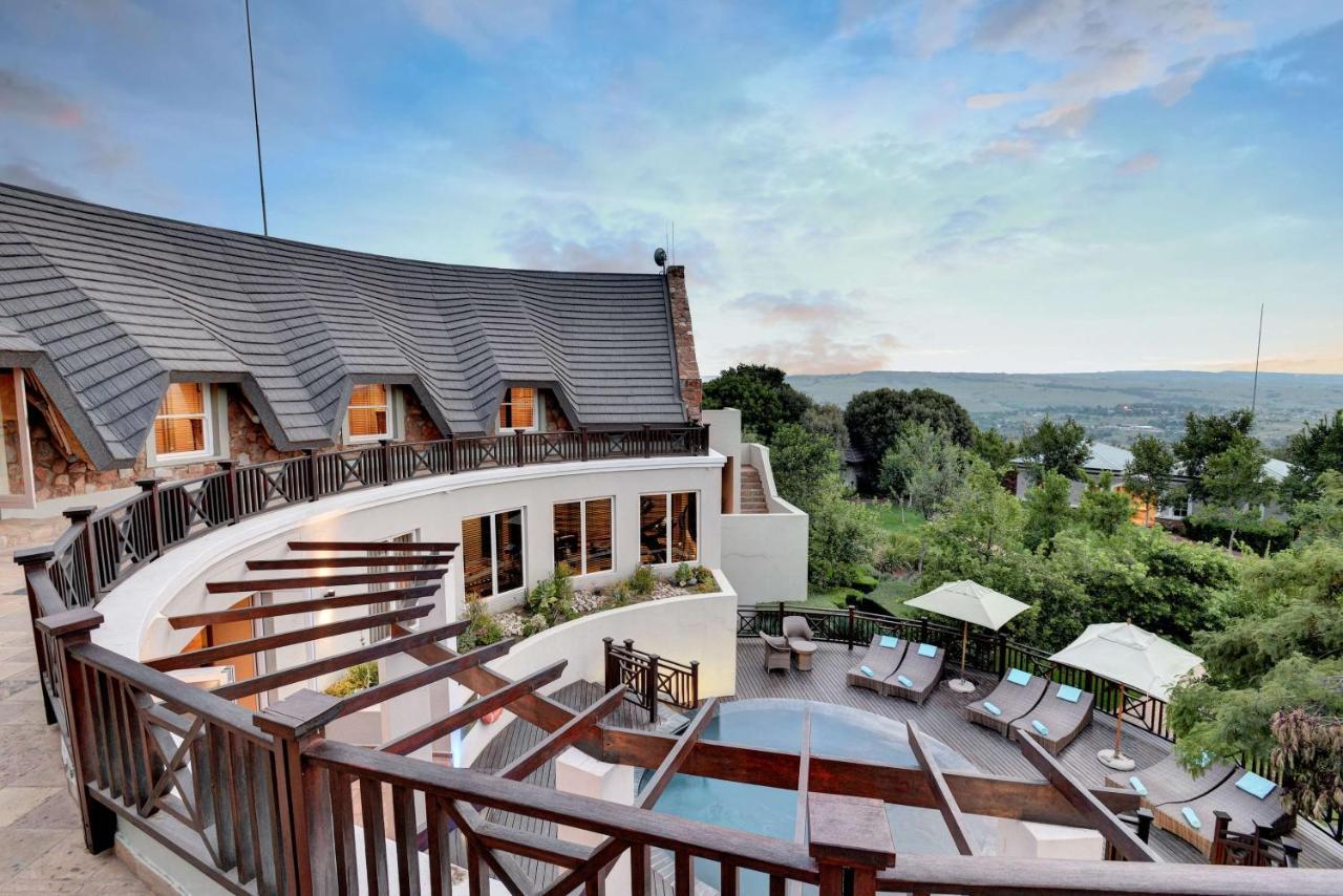 Mount Grace Hotel & Spa Магалисбург Екстериор снимка The hotel's main building