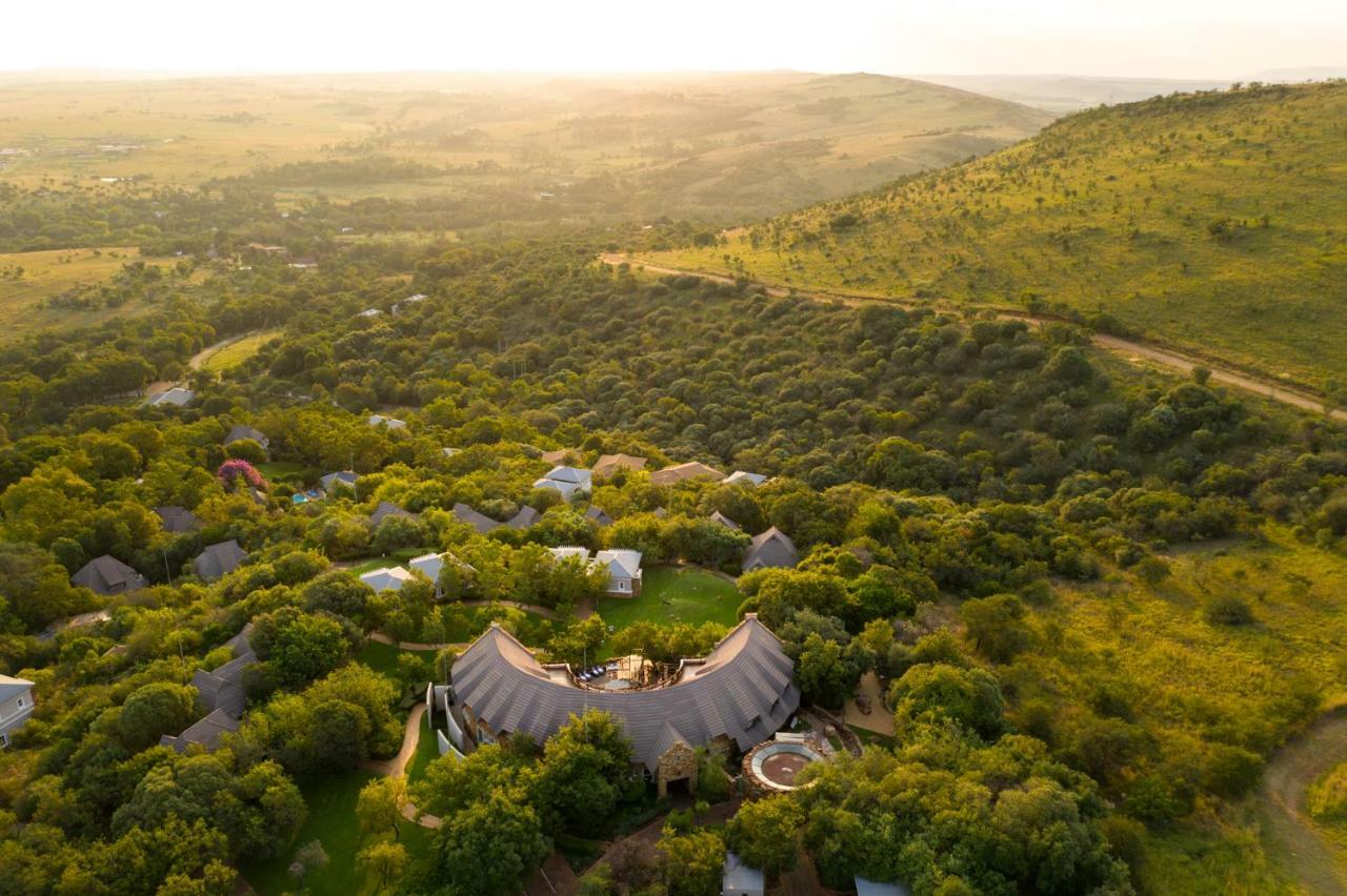 Mount Grace Hotel & Spa Магалисбург Екстериор снимка Aerial view of the resort