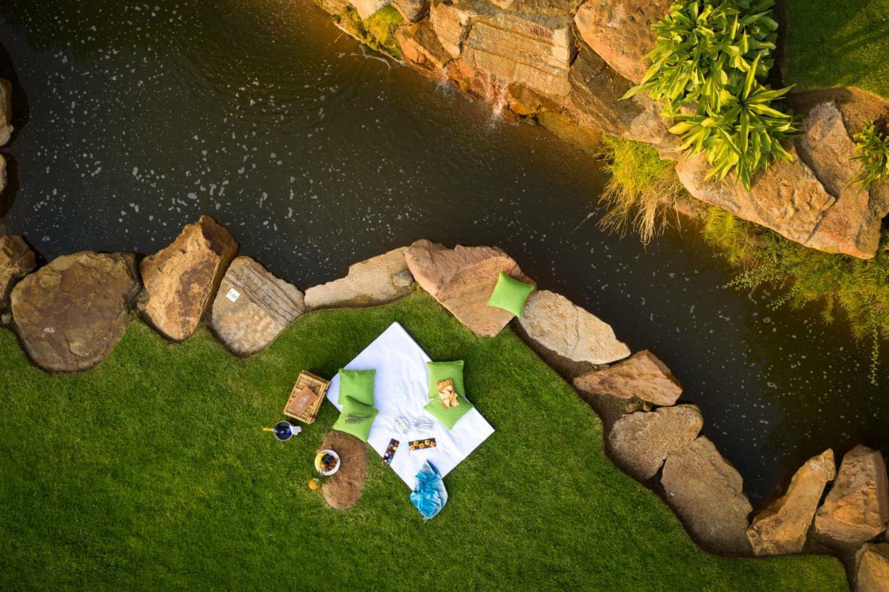 Mount Grace Hotel & Spa Магалисбург Екстериор снимка Picnic at the River
