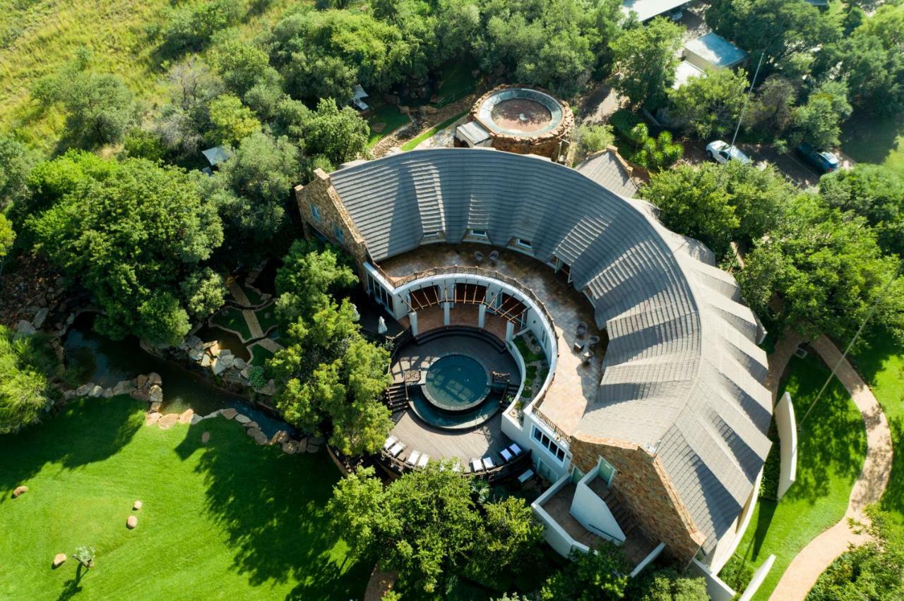Mount Grace Hotel & Spa Магалисбург Екстериор снимка Aerial view of the San Antonio Museum of Art